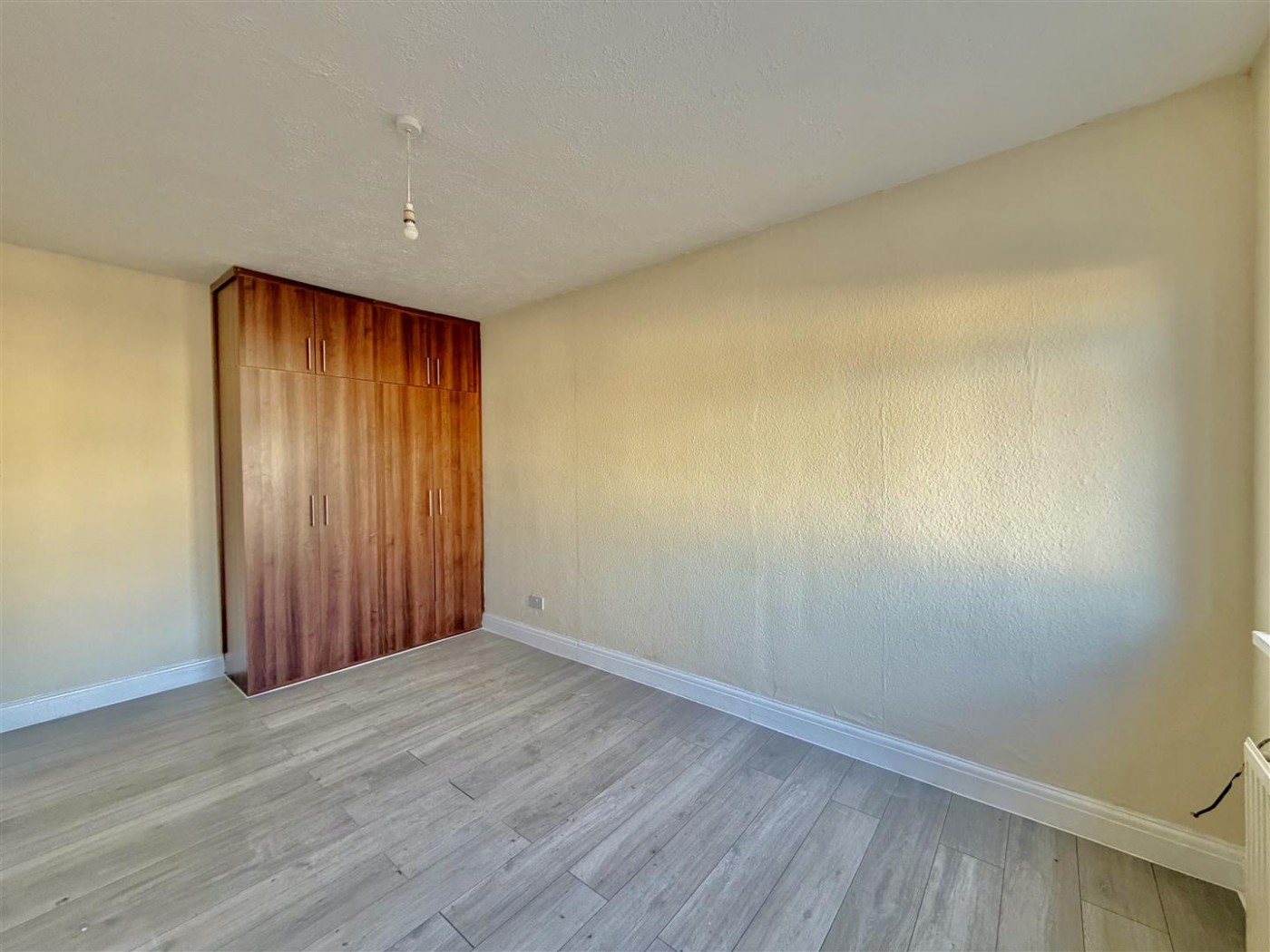 Images for Parkfield Parade, High Street, Feltham. TW13