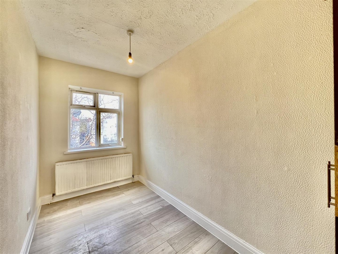 Images for Parkfield Parade, High Street, Feltham. TW13