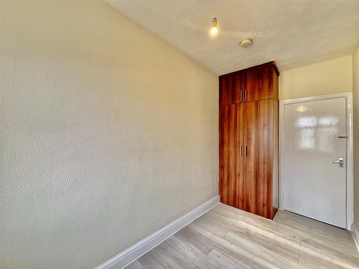 Images for Parkfield Parade, High Street, Feltham. TW13