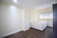 Images for Sonia Gardens, Heston, TW5