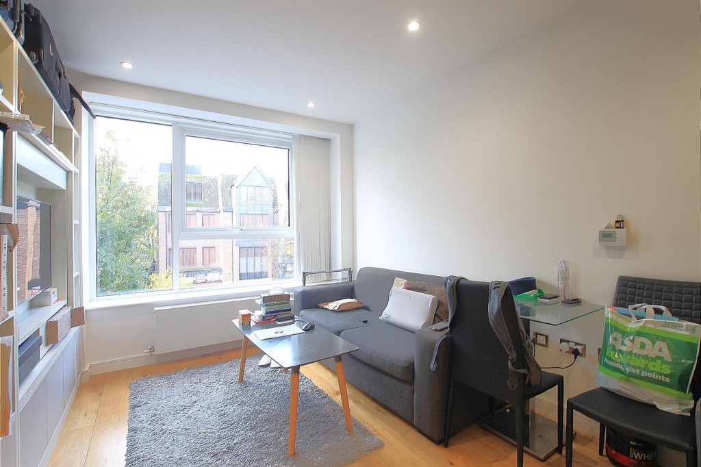 Central House, Lampton Road, Hounslow, TW3, Apartment