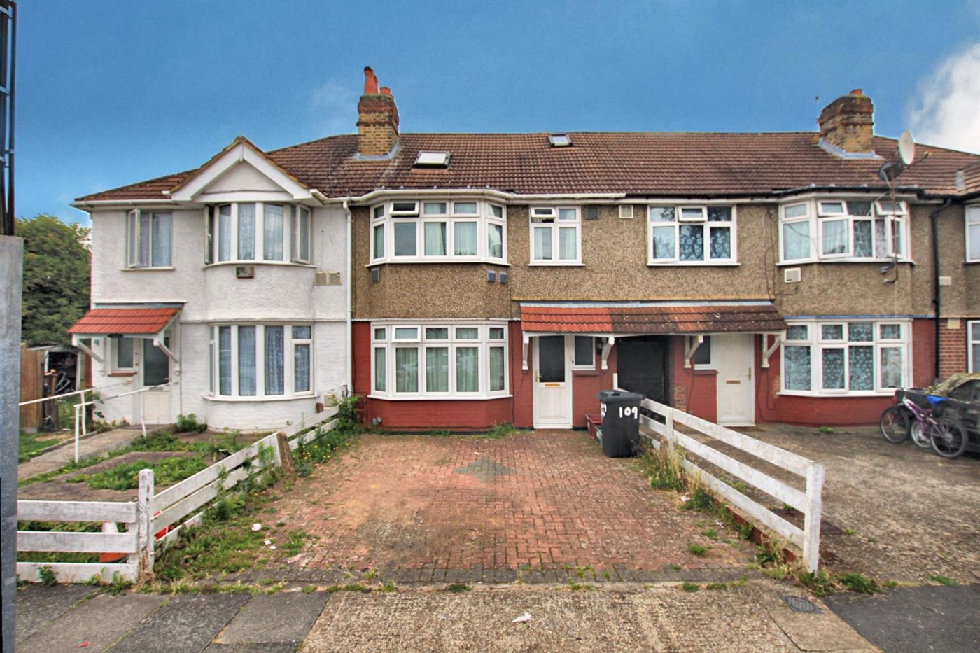 Images for Berkeley Avenue, Cranford, TW4
