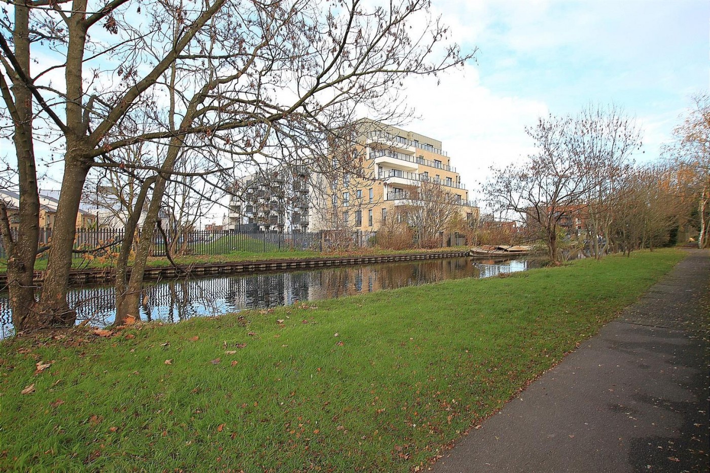 Images for Burket Close, Southall, UB2