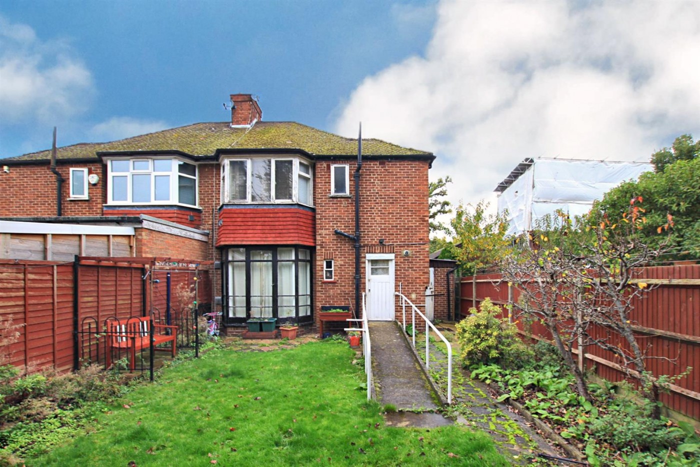 Images for Avenue Gardens, Cranford, TW5