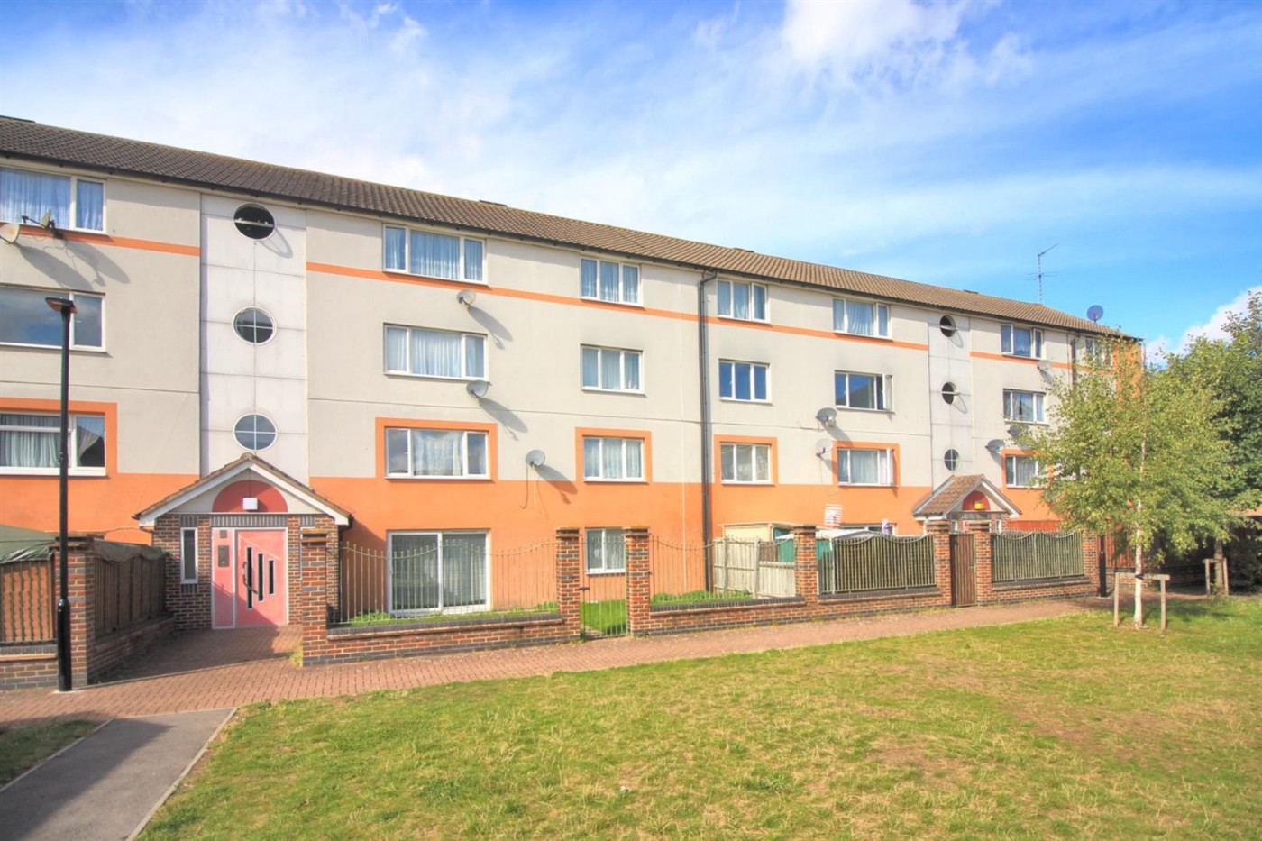 Images for Harlech Gardens, Heston, TW5