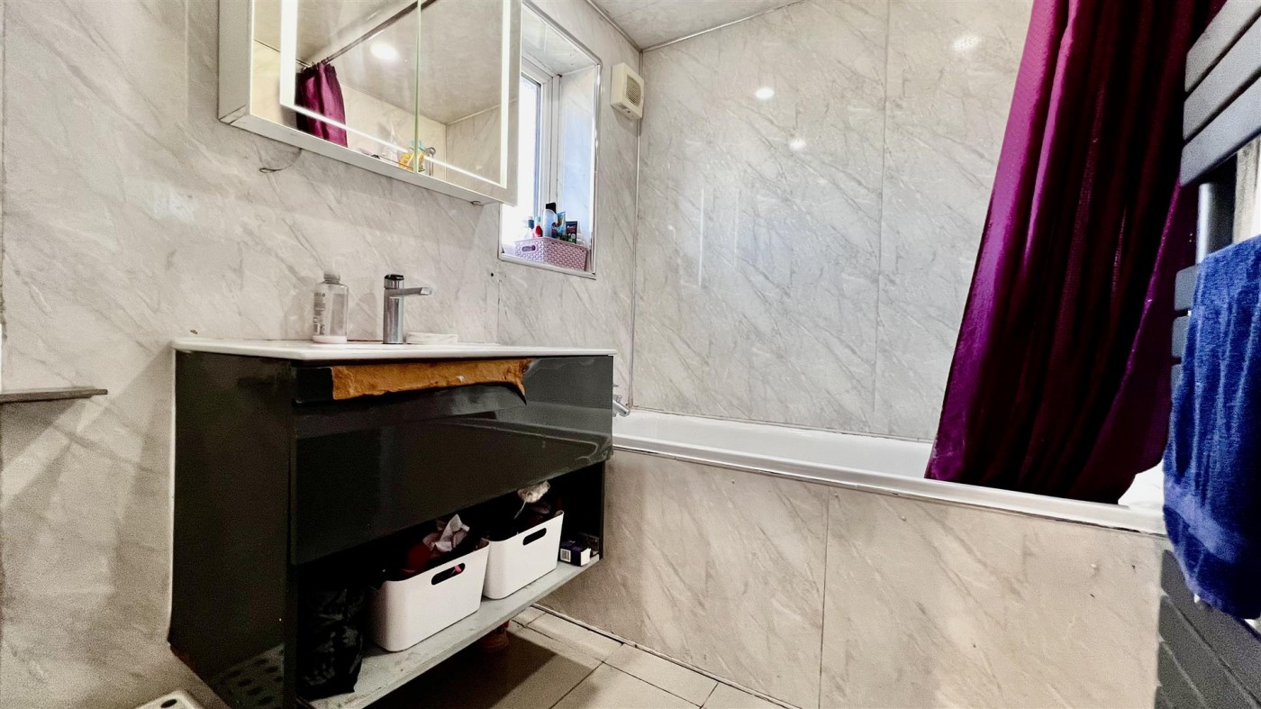 Images for Wright Road, Heston, TW5