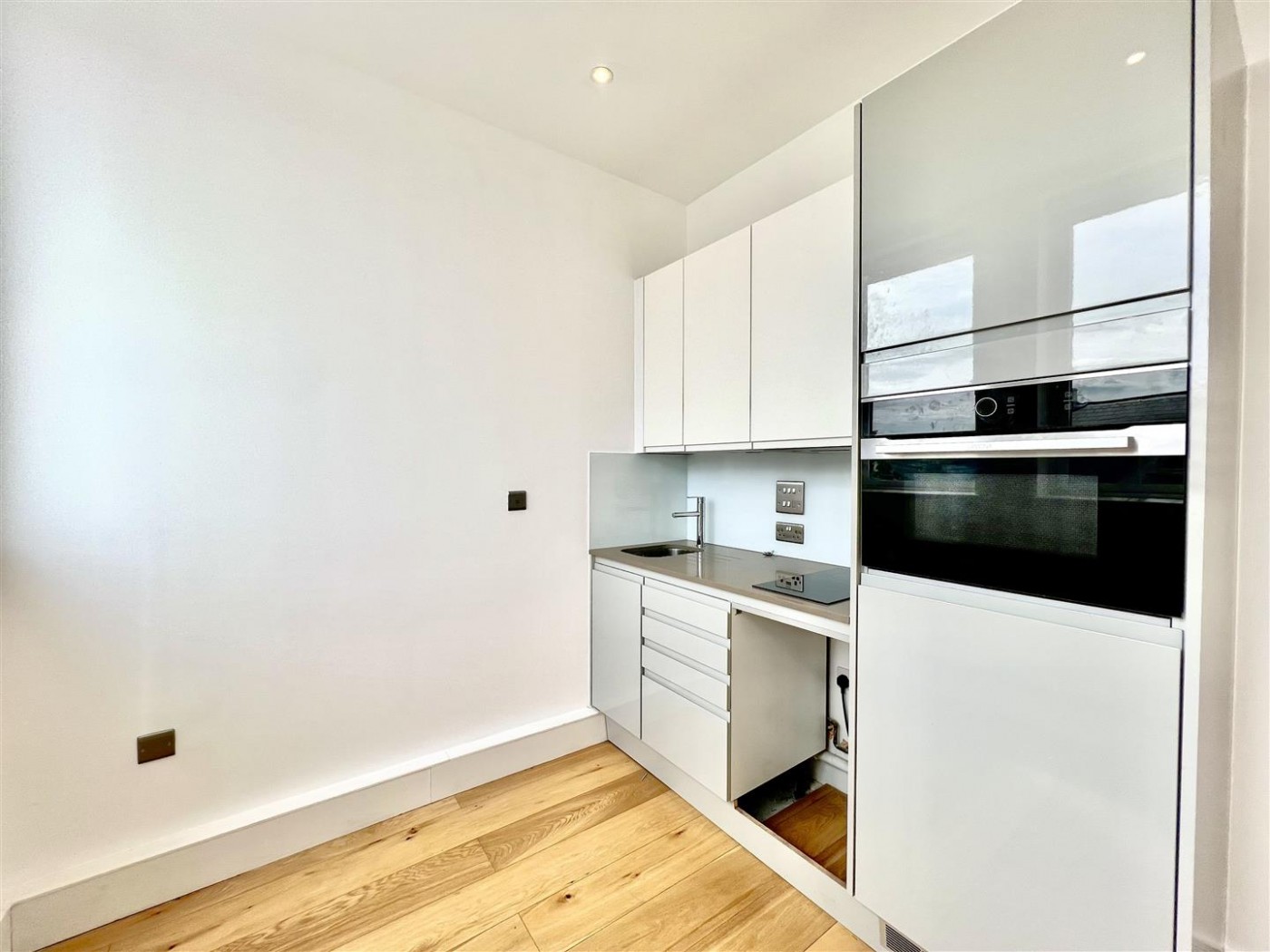 Images for Craneshaw House, Douglas Road, Hounslow, TW3