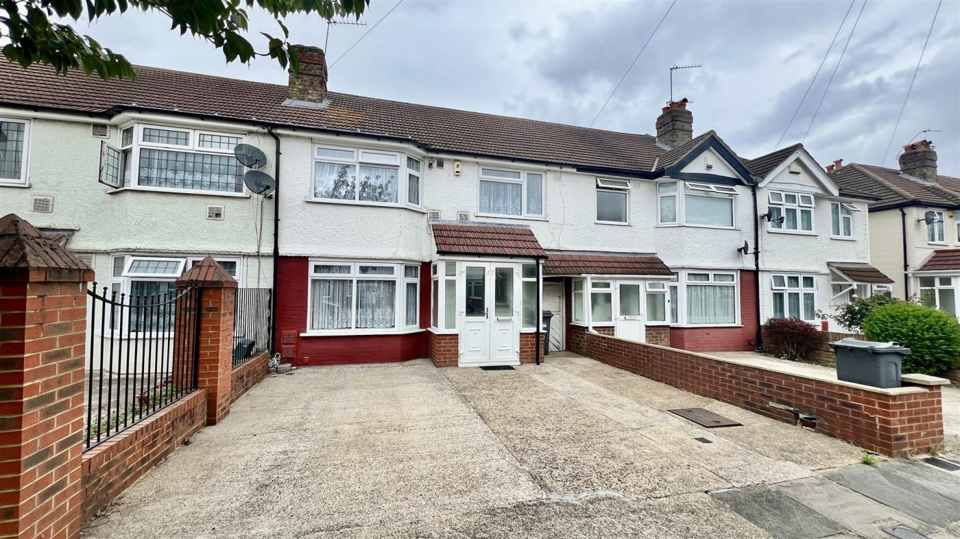 Images for Byron Avenue, Cranford, TW4