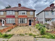 Images for Meadow Waye, Heston, TW5