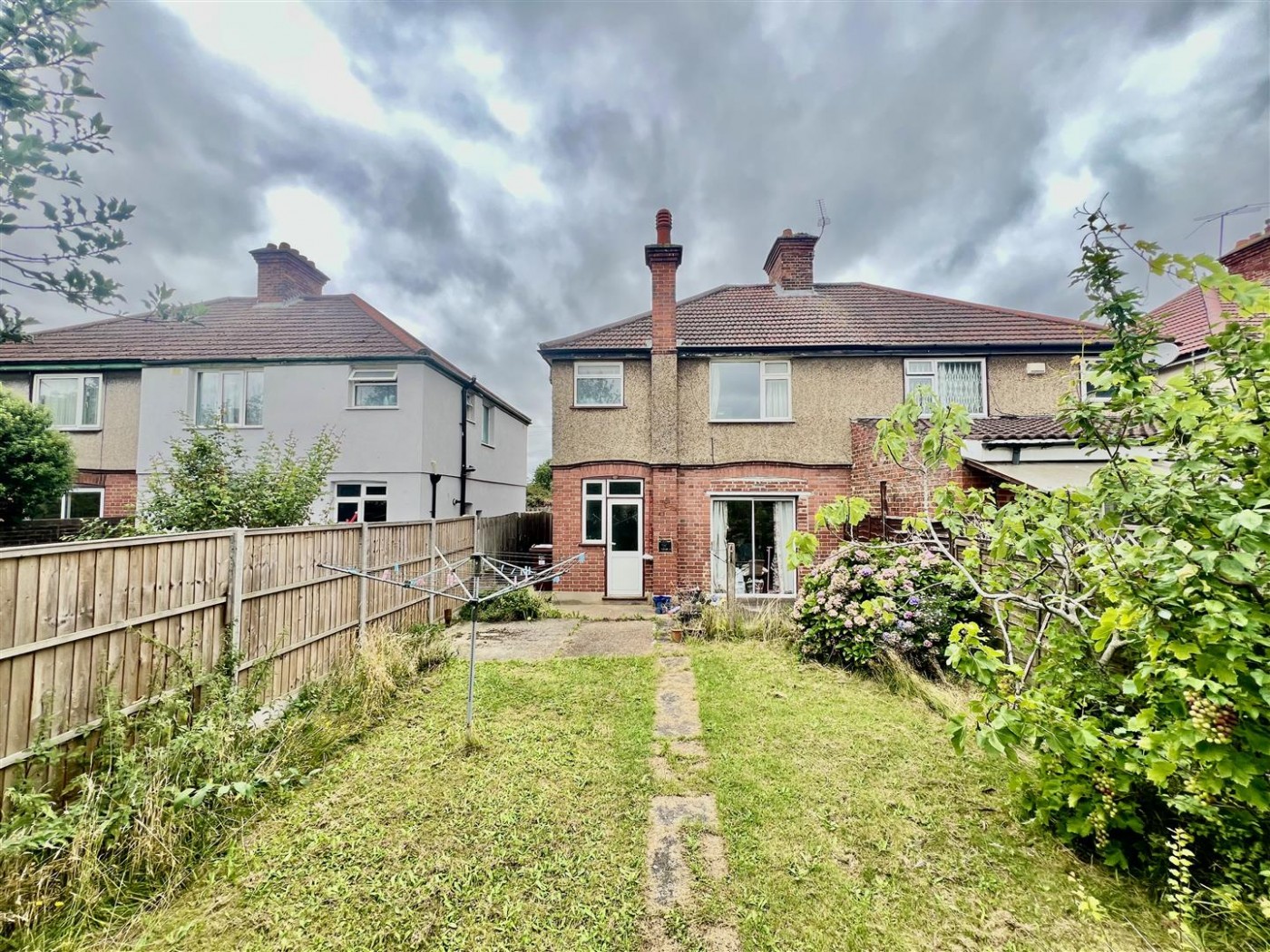 Images for Meadow Waye, Heston, TW5