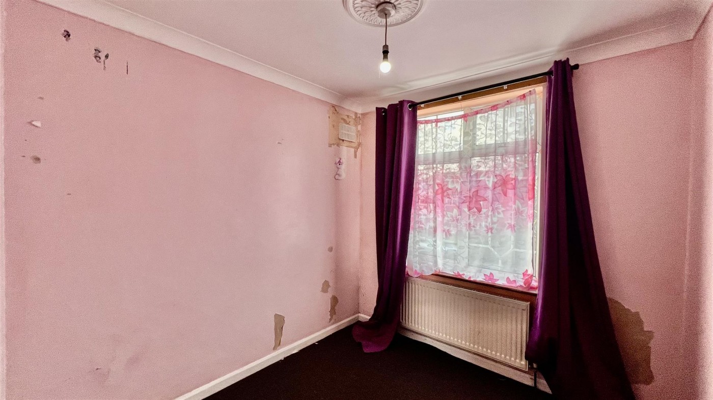 Images for Vicarage Farm Road, Heston, TW5