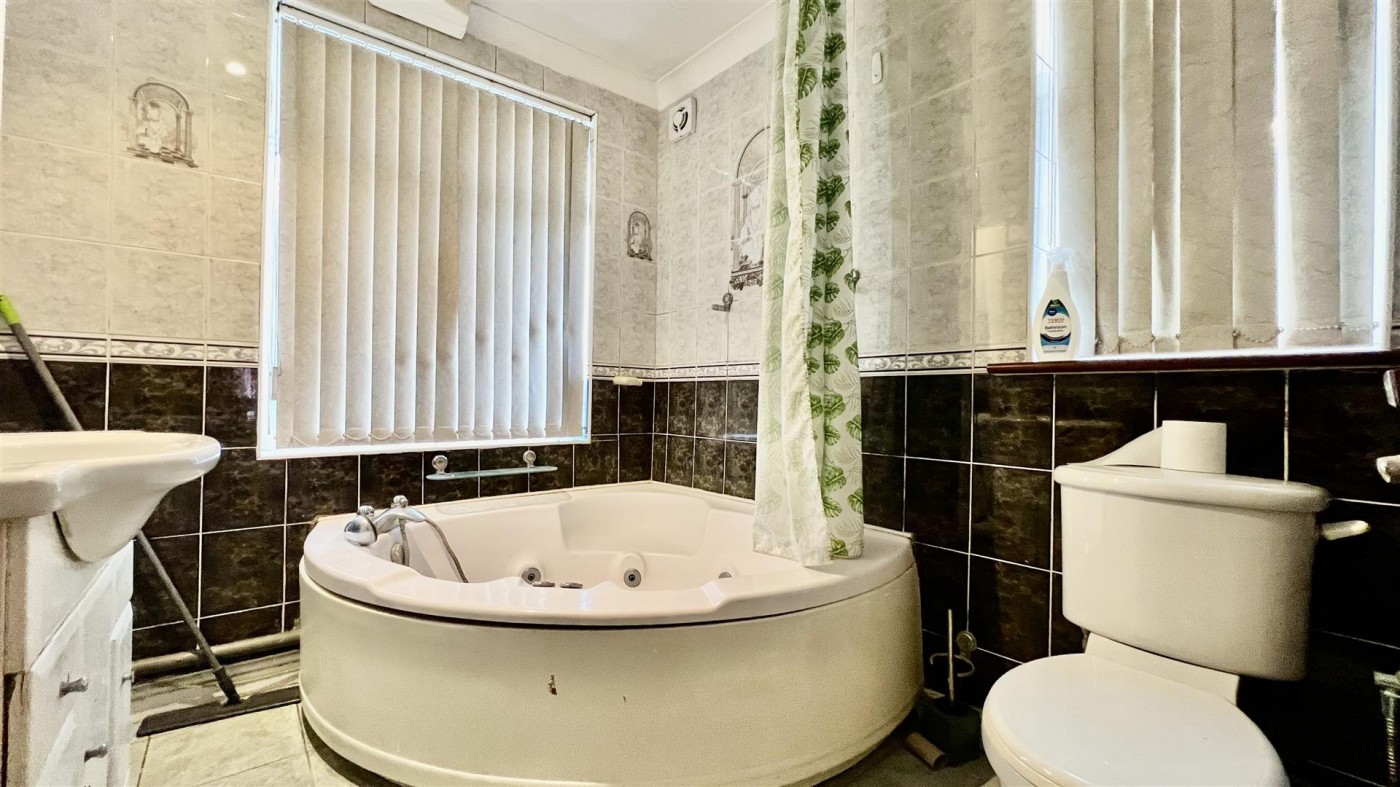 Images for Vicarage Farm Road, Heston, TW5