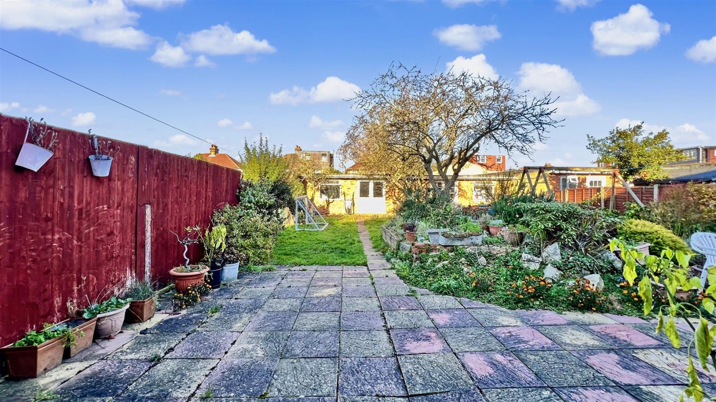 Images for Byron Avenue, Cranford, TW4