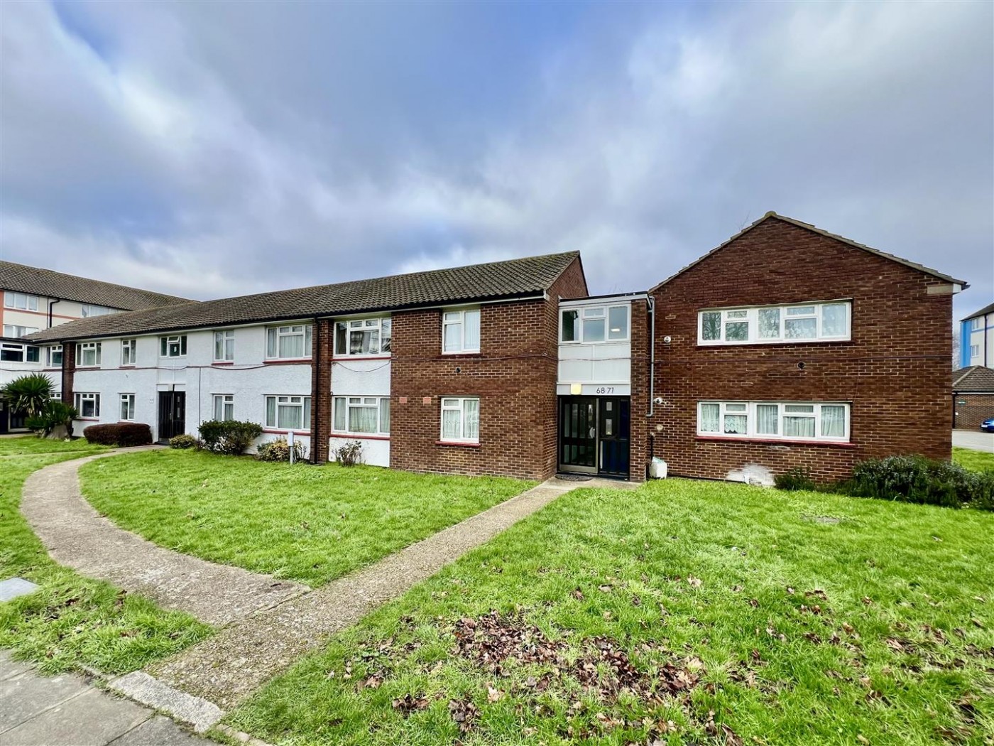 Images for Harlech Gardens, Heston, TW5