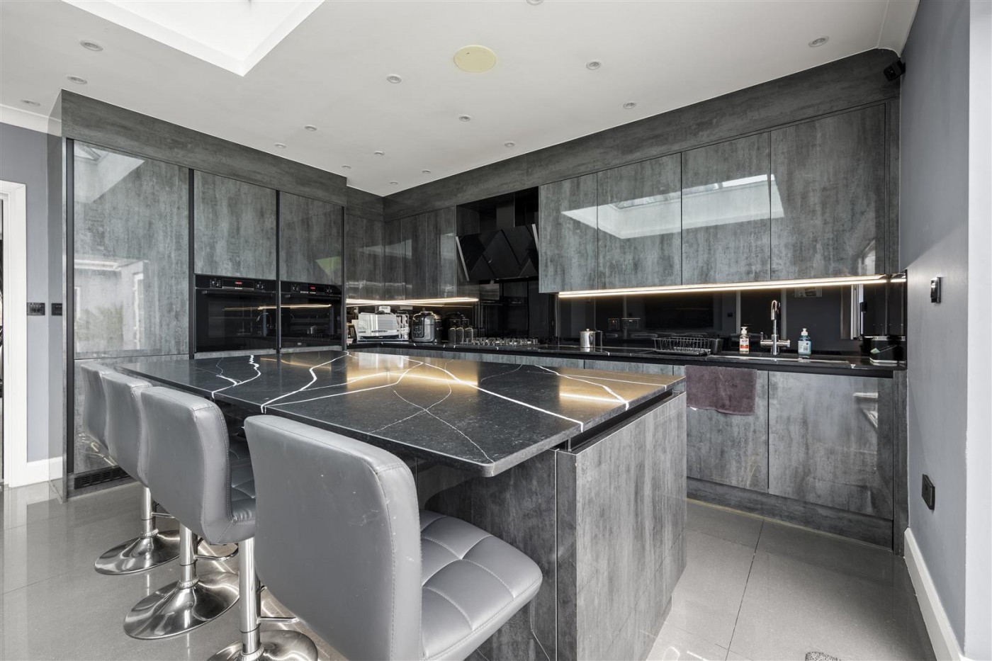 Images for Fern Lane, Heston, TW5