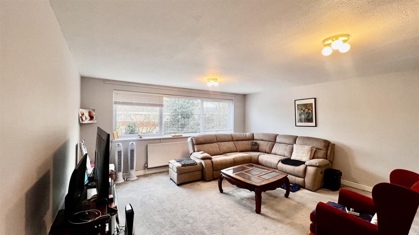 Images for Wheatlands, Heston, TW5