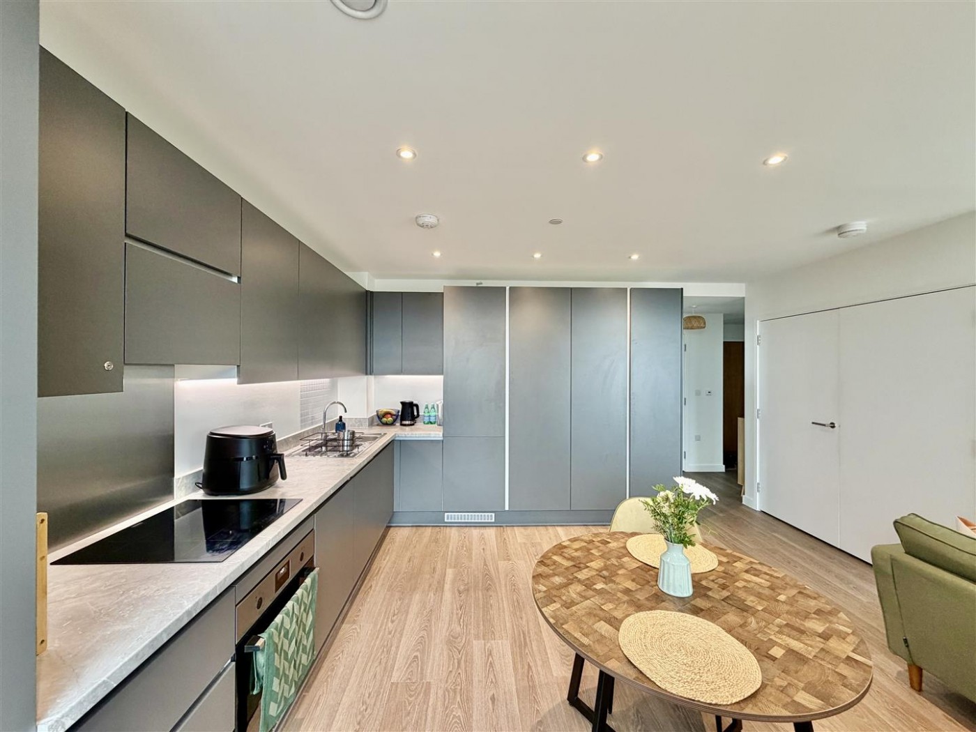 Images for New Road Triangle, Feltham, TW14