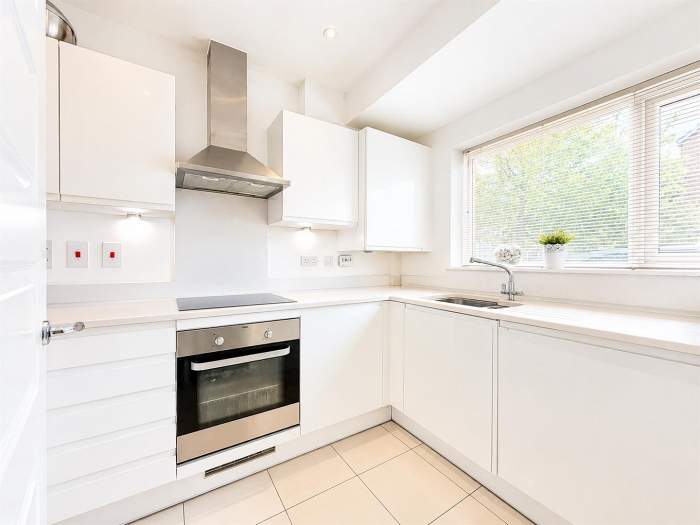 Images for Hunting Place, Heston, TW5