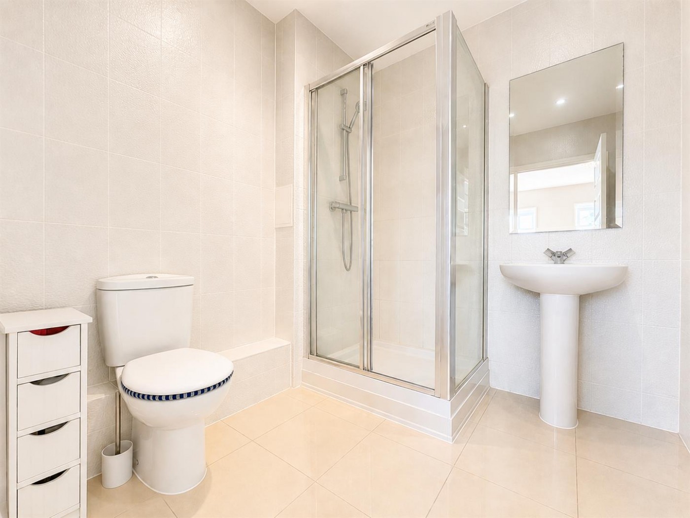 Images for Hunting Place, Heston, TW5