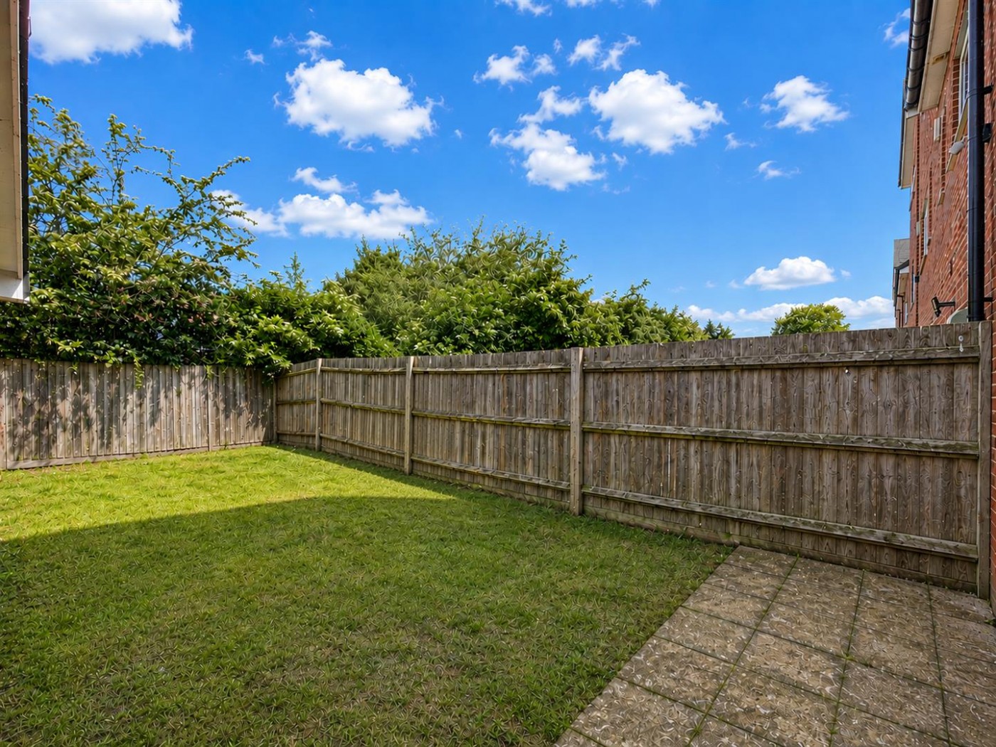 Images for Hunting Place, Heston, TW5