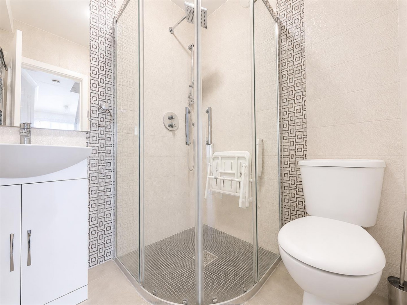 Images for Ash Grove, Heston, TW5
