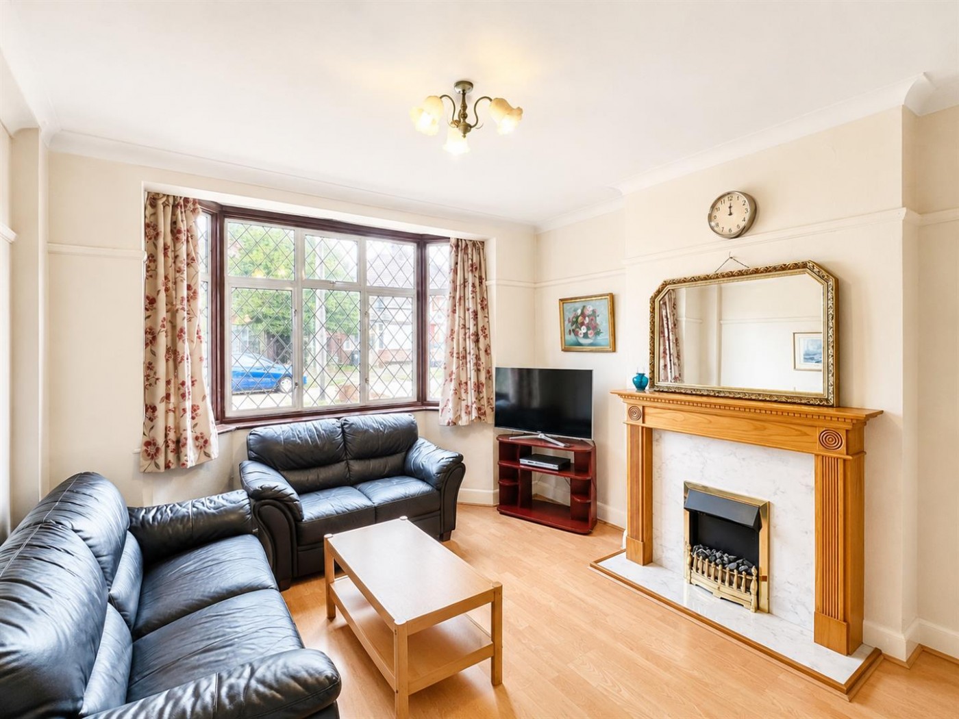Images for Meadow Waye, Heston, TW5